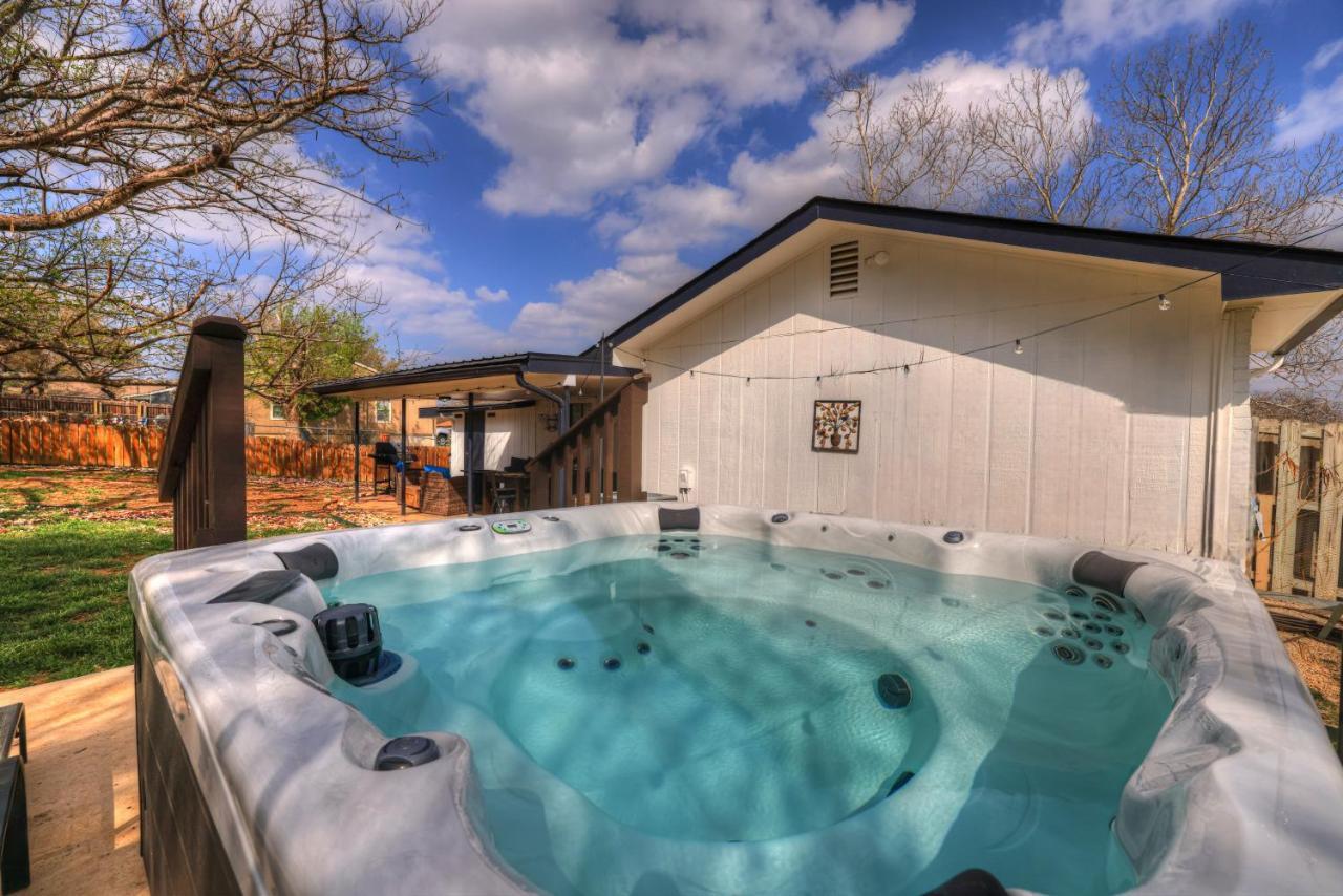 Bayer Guest Haus-Hot Tub And Fire Pit Villa Фредериксбург Екстериор снимка