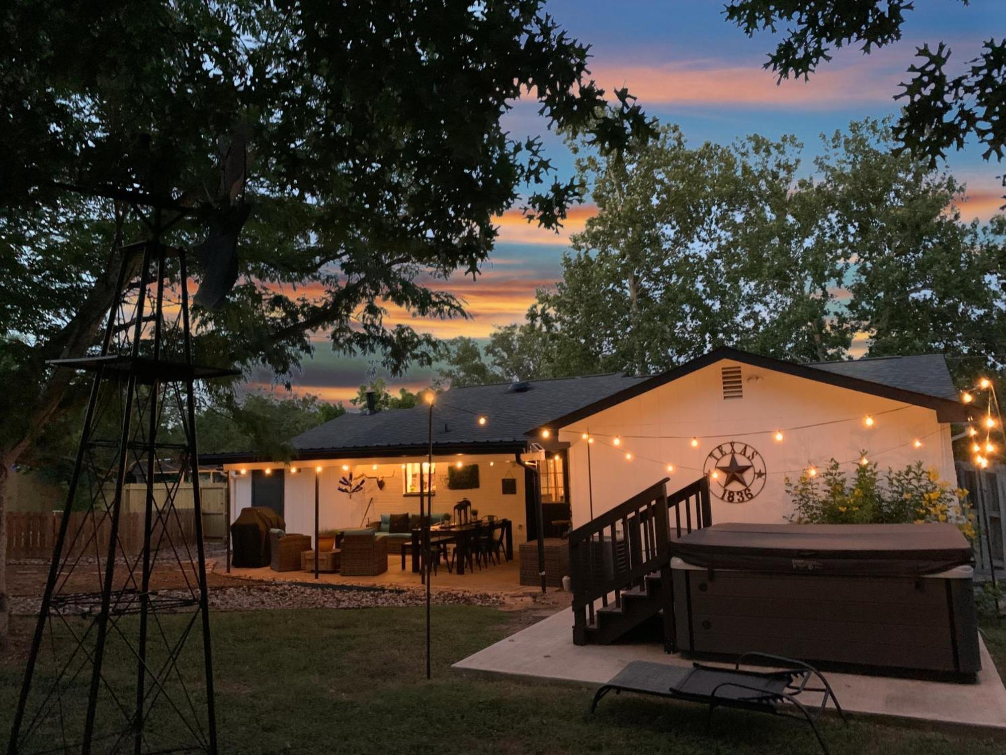 Bayer Guest Haus-Hot Tub And Fire Pit Villa Фредериксбург Екстериор снимка